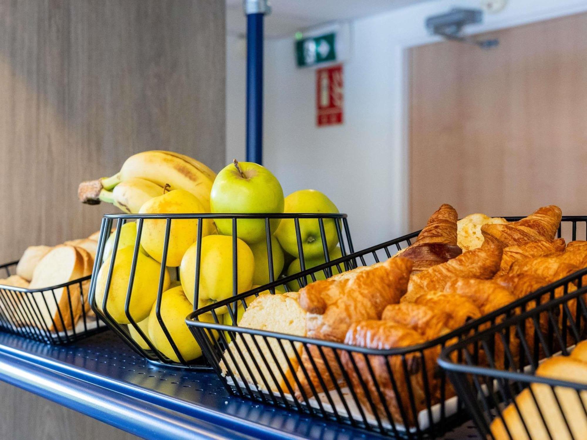 Ibis Budget Carcassonne Aeroport - A61 エクステリア 写真